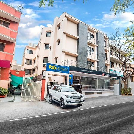 Fabhotel Anutham Saket New Delhi Bagian luar foto