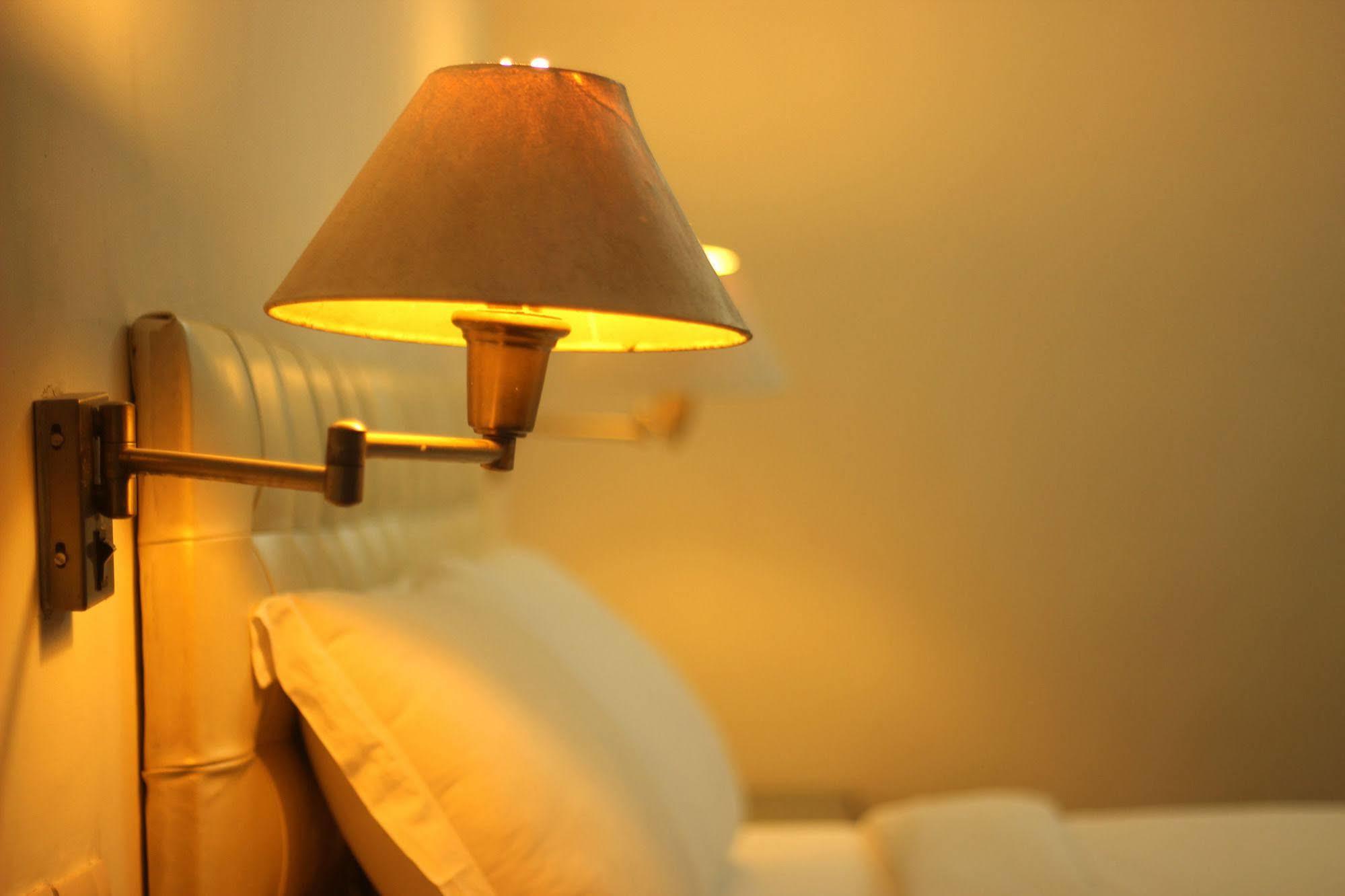 Fabhotel Anutham Saket New Delhi Bagian luar foto