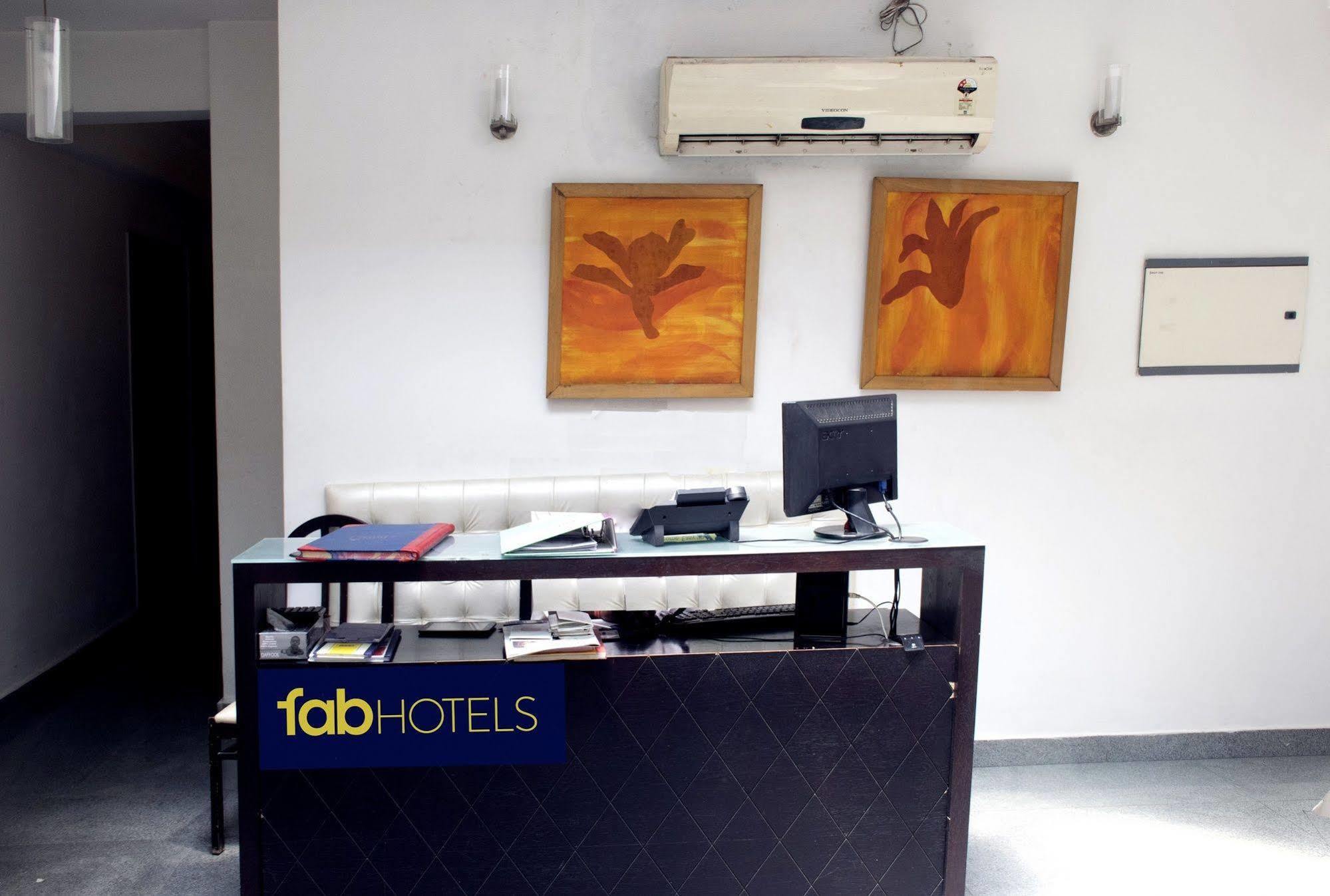 Fabhotel Anutham Saket New Delhi Bagian luar foto