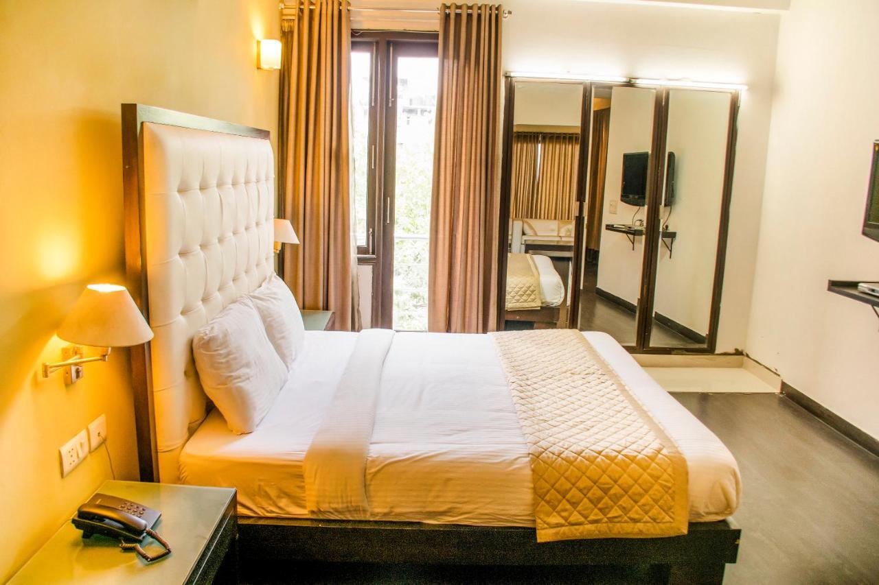Fabhotel Anutham Saket New Delhi Bagian luar foto