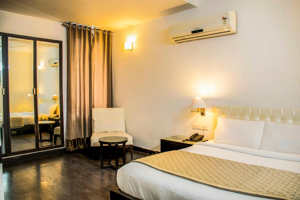 Fabhotel Anutham Saket New Delhi Bagian luar foto